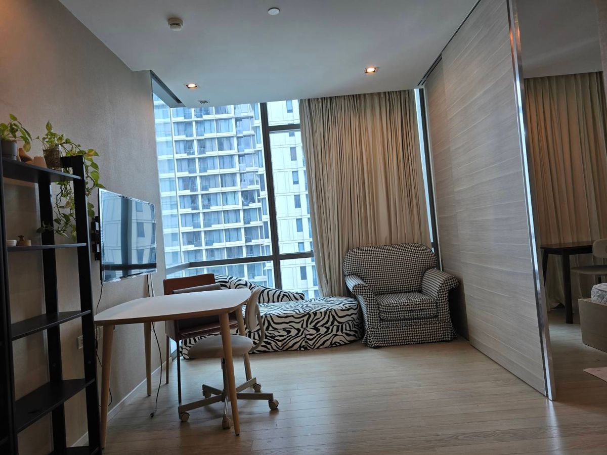 For RentCondoSukhumvit, Asoke, Thonglor : Opposite SWU 📍The Room Sukhumvit 21, big room, 51 sq.m., 30,000 baht ✨ worth the center of Asoke Condo beautiful: interested, contact 081-152-6154