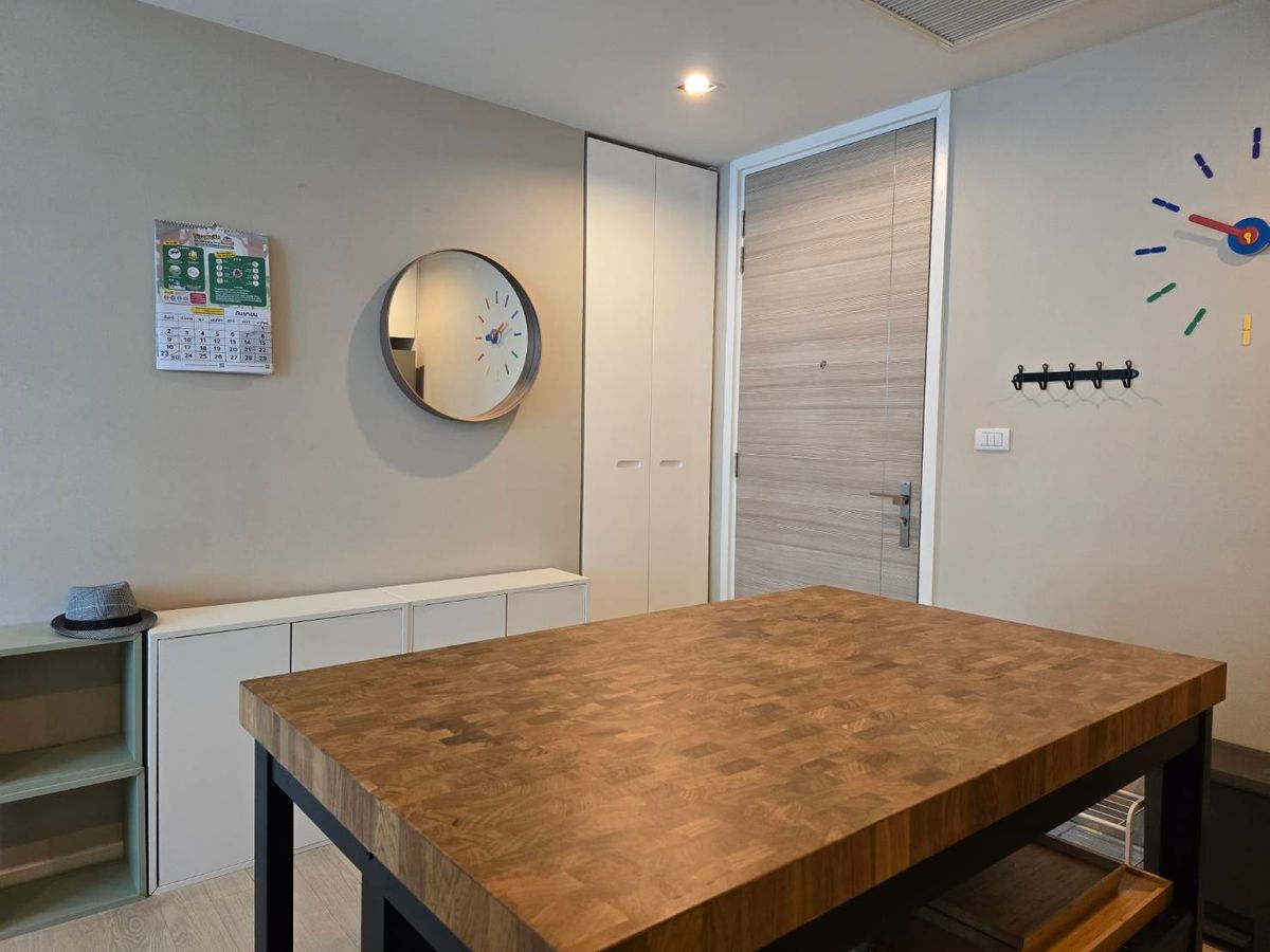 For RentCondoSukhumvit, Asoke, Thonglor : Opposite SWU 📍The Room Sukhumvit 21, big room, 51 sq.m., 30,000 baht ✨ worth the center of Asoke Condo beautiful: interested, contact 081-152-6154