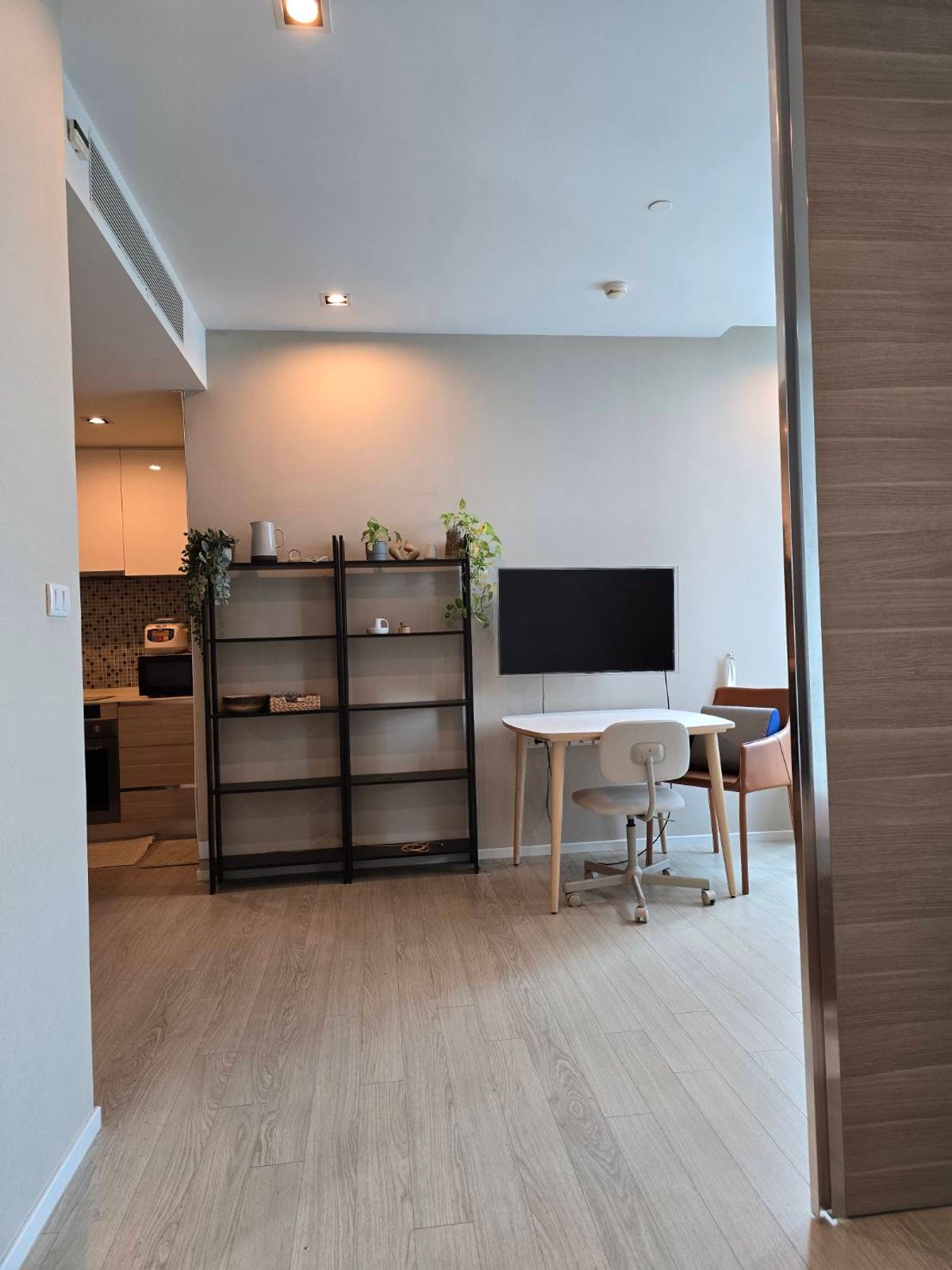 ให้เช่าคอนโดสุขุมวิท อโศก ทองหล่อ : ตรงข้าม มศว 📍The Room สุขุมวิท 21 ห้องใหญ่ 51 ตร. 30,000 บาท ✨ คุ้มค่า ใจกลางอโศก คอนโดสวย : สนใจติดต่อ 081-152-6154 