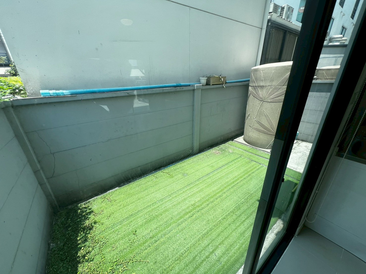 For RentTownhomeRama5, Ratchapruek, Bangkruai : Corner townhome with river view, pet-friendly, near Rama 5 Bridge, 3 bedrooms, 3 bathrooms.