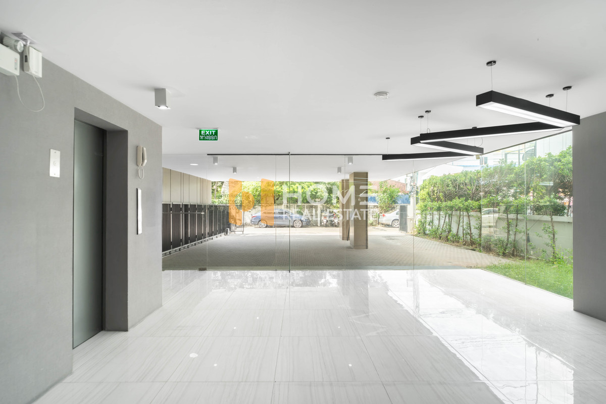 For SaleHome OfficeRamkhamhaeng, Hua Mak : 🏡 Home office near The Nine Rama 9 📍 The Element Rama 9 🏡 The Element Rama 9 / Parking for 6 cars (FOR SALE) PALM881