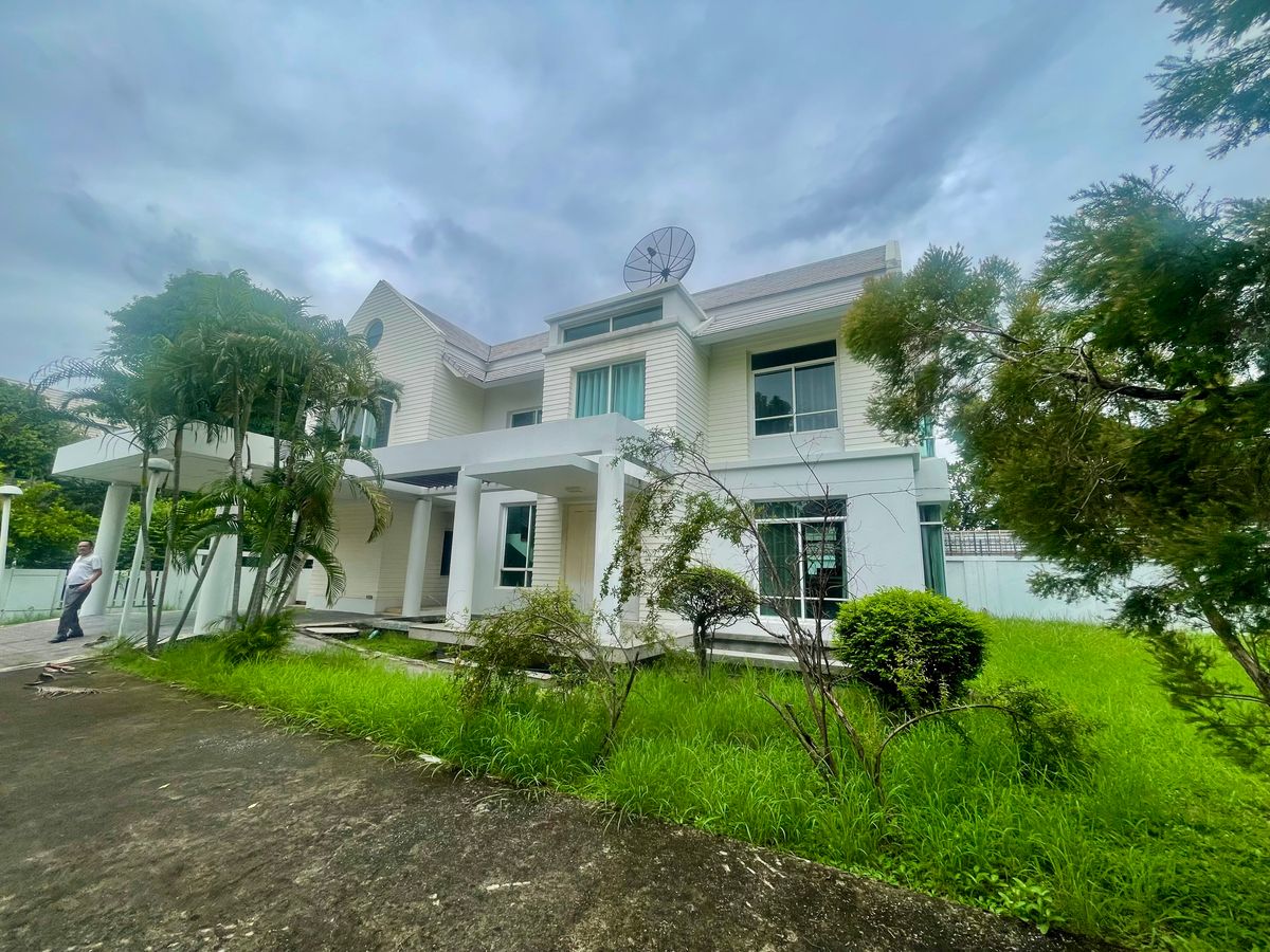 ขายบ้านนวมินทร์ รามอินทรา : ขายบ้านเดี่ยว 2 ชั้น สไตล์ modern classic หลังใหญ่ที่สุดในโครงการ