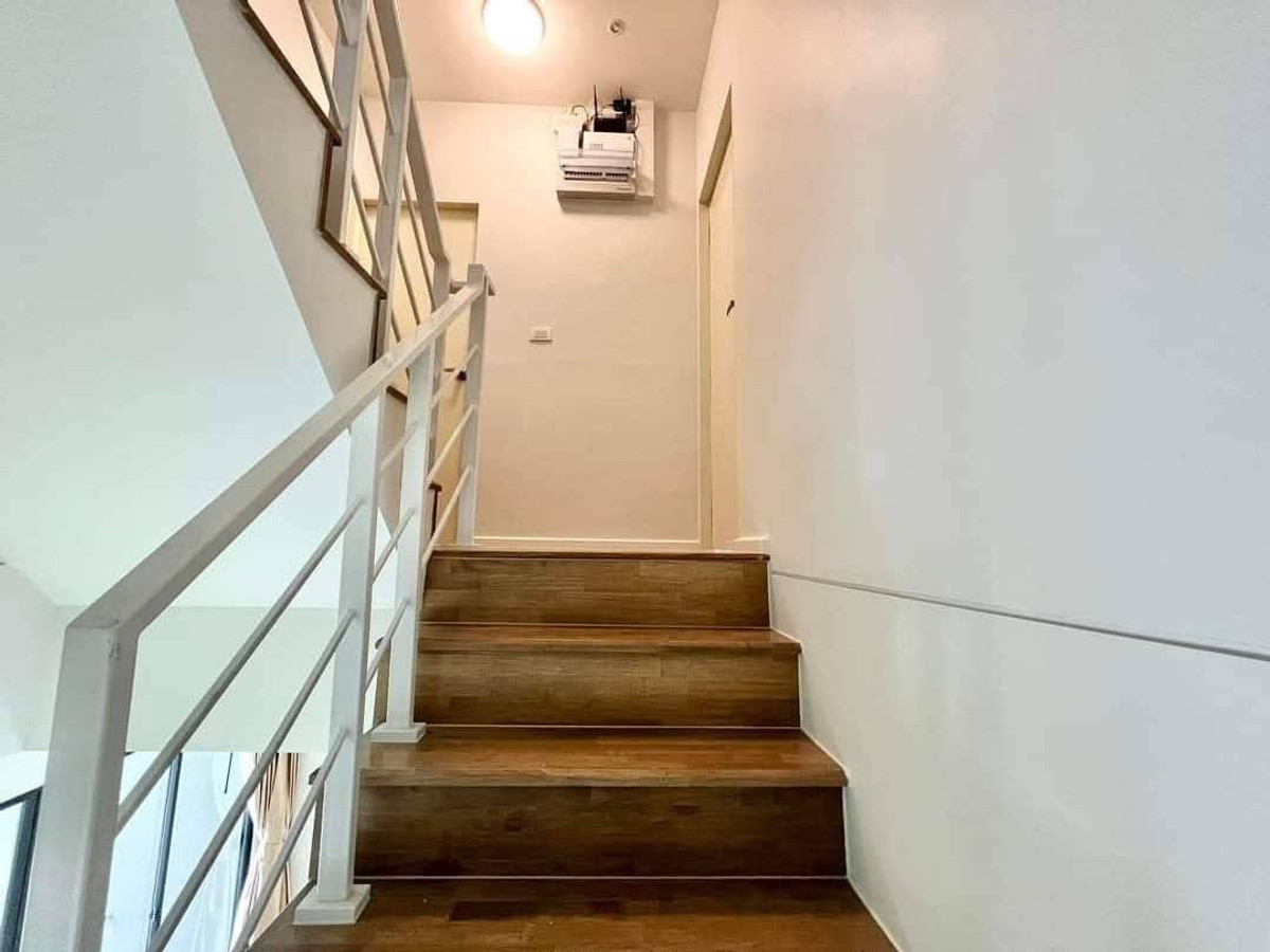 For RentTownhomeRama5, Ratchapruek, Bangkruai : Corner townhome with river view, pet-friendly, near Rama 5 Bridge, 3 bedrooms, 3 bathrooms.