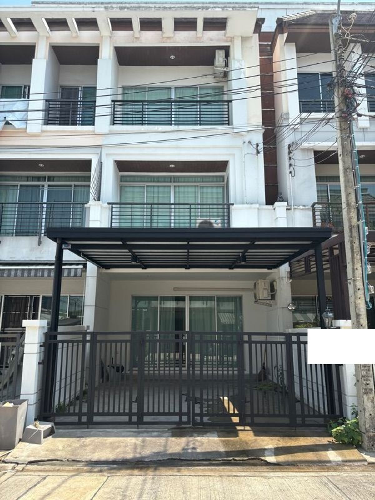 ขายทาวน์โฮมพัฒนาการ ศรีนครินทร์ : 21ตรว 3นอน3น้ำ ทาวน์โฮม 3 ชั้น บ้านกลางเมือง The Royal Monaco ศรีนครินทร์ พัฒนาการ 