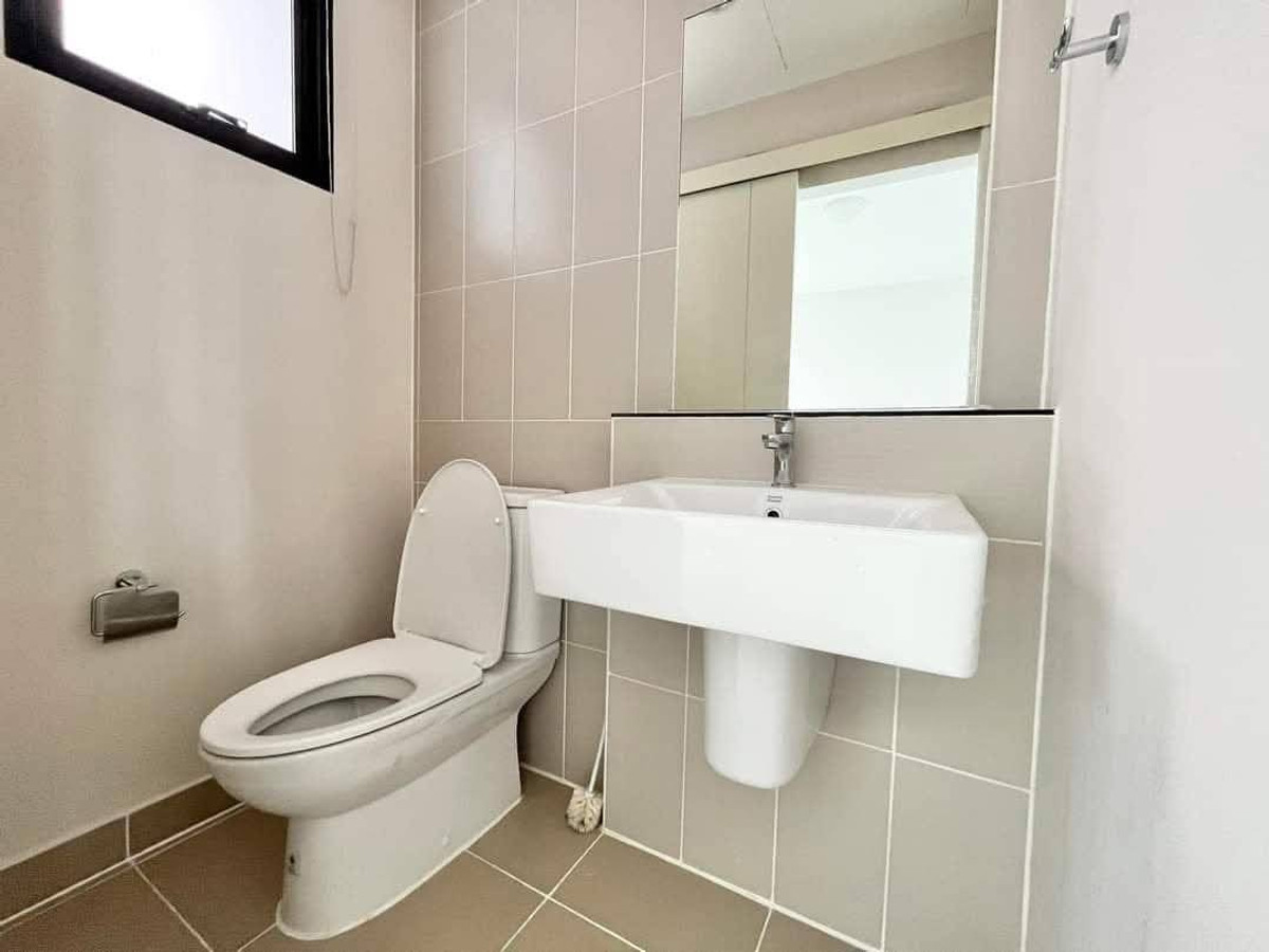 For RentTownhomeRama5, Ratchapruek, Bangkruai : Corner townhome with river view, pet-friendly, near Rama 5 Bridge, 3 bedrooms, 3 bathrooms.