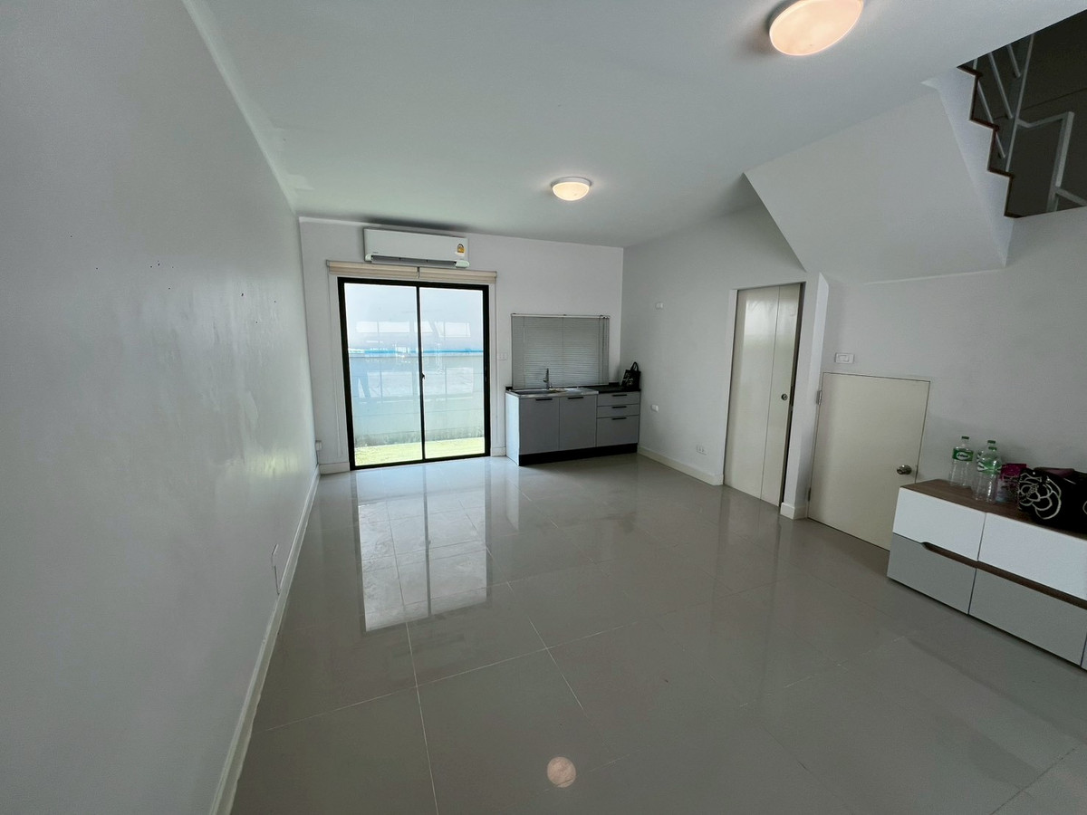 For RentTownhomeRama5, Ratchapruek, Bangkruai : Corner townhome with river view, pet-friendly, near Rama 5 Bridge, 3 bedrooms, 3 bathrooms.