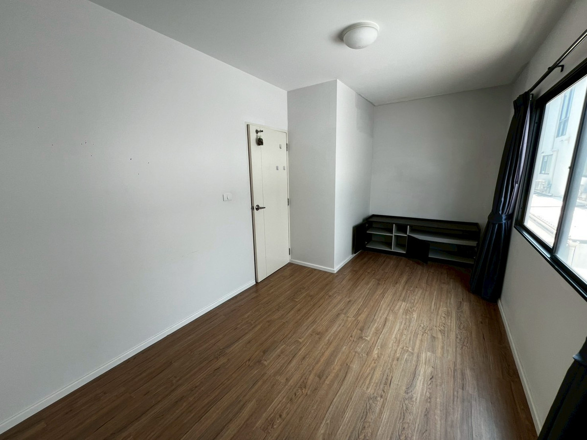 For RentTownhomeRama5, Ratchapruek, Bangkruai : Corner townhome with river view, pet-friendly, near Rama 5 Bridge, 3 bedrooms, 3 bathrooms.