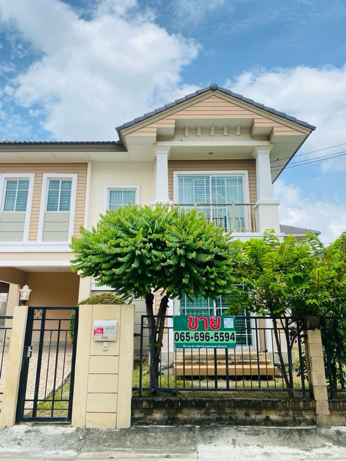 For SaleHouseSamut Prakan,Samrong : Selling only 4 million baht, a single house, the best price in the Passorn Project 25, Bang Na Km. 12, 2 -storey detached house, strong structure, good location, convenient to travel, suitable for self -residence or improvement for investment.