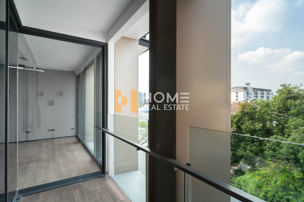 ขายโฮมออฟฟิศรามคำแหง หัวหมาก : 🏡 โฮมออฟฟิศ ใกล้ The Nine พระราม 9 📍 The Element Rama 9 🏡 ดิ เอเลเมนท์ พระราม 9 / จอดรถได้ 6 คัน (FOR SALE) PALM881