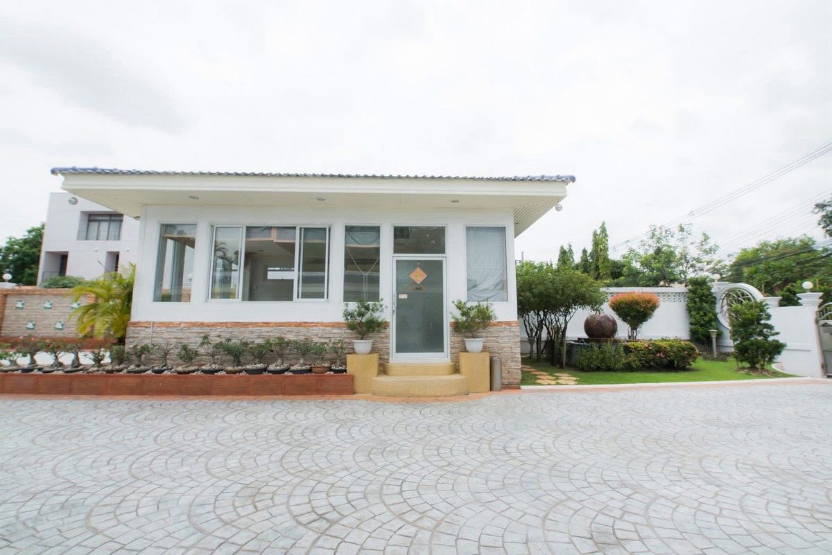 ให้เช่าบ้านพระราม 9 เพชรบุรีตัดใหม่ RCA : 📢👇บ้าน พระราม 9 พร้อมสระว่ายน้ำส่วนตัวตั้งอยู่ใกล้กับห้าง The none และใกล้กับจุดเชื่อมต่อทางด่วน