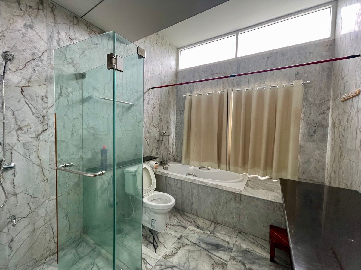 ขายบ้านนวมินทร์ รามอินทรา : ขายบ้านเดี่ยว 2 ชั้น สไตล์ modern classic หลังใหญ่ที่สุดในโครงการ