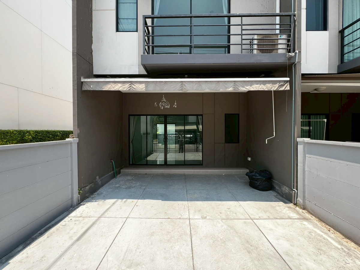 For RentTownhomeRama5, Ratchapruek, Bangkruai : Corner townhome with river view, pet-friendly, near Rama 5 Bridge, 3 bedrooms, 3 bathrooms.