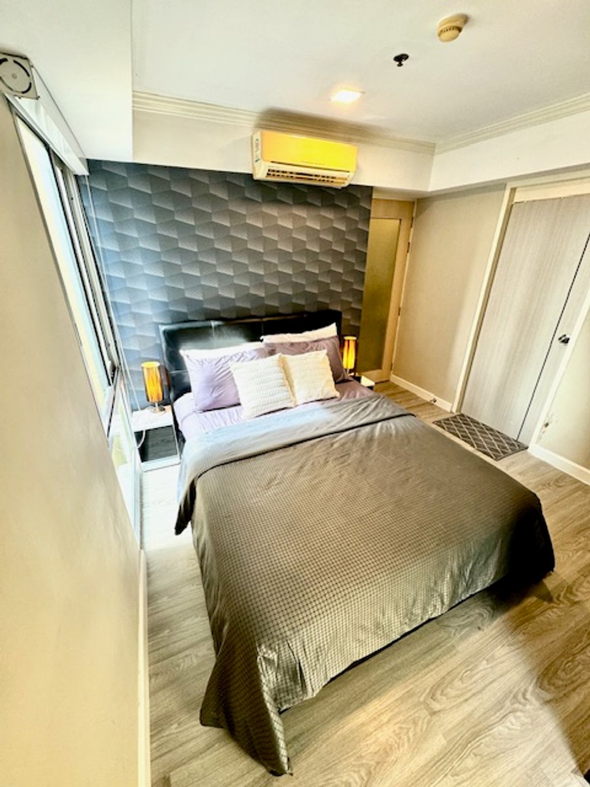 ขายคอนโดพระราม 9 เพชรบุรีตัดใหม่ RCA : ขายคอนโด my resort bangkok condo แต่งครบ ชั้นสูง