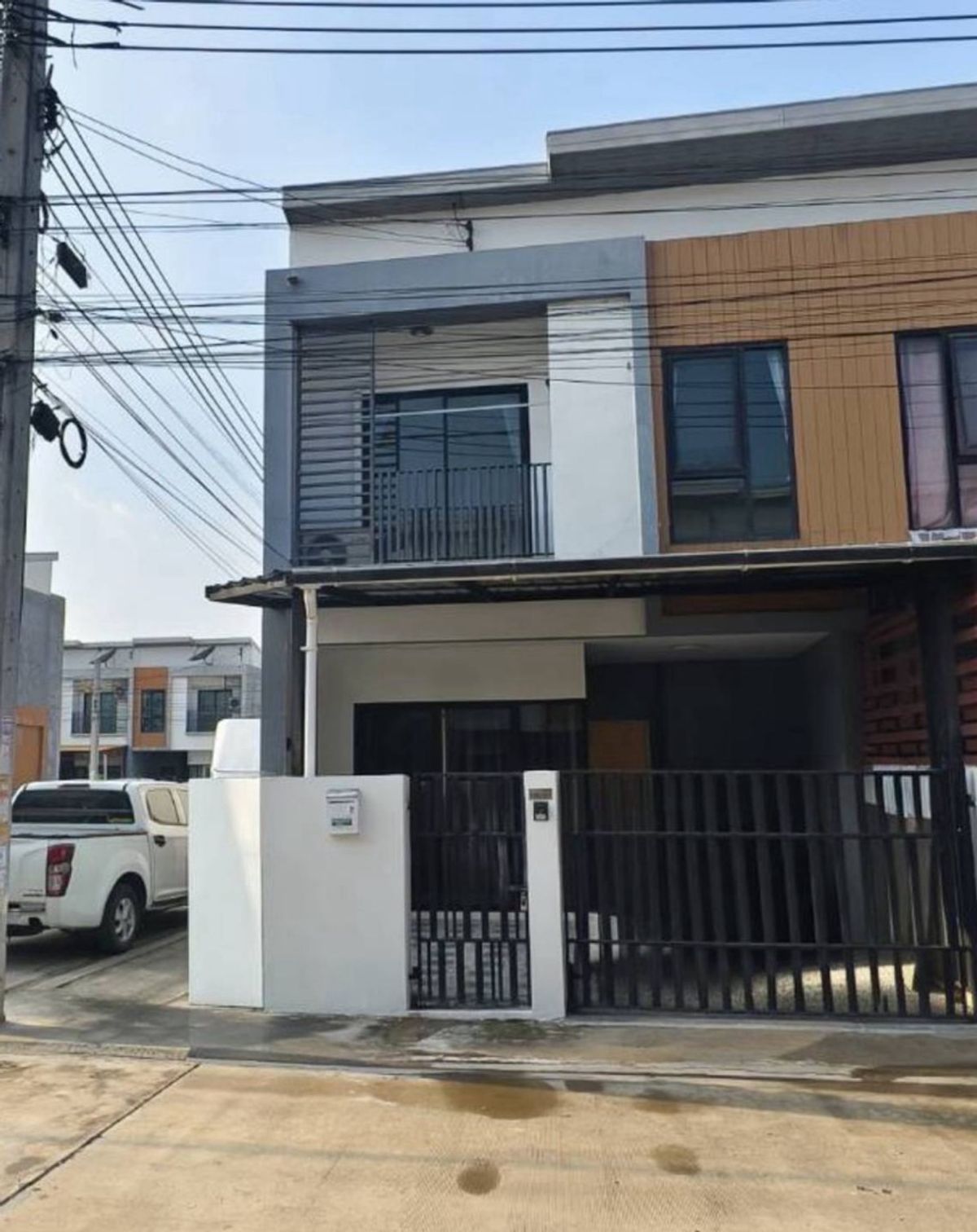 ให้เช่าทาวน์โฮมบางนา แบริ่ง ลาซาล : เรสท์ทาวน์ ทาวน์โฮมบางนา หลังมุม ทำเลบางนาตราด กม. 9
