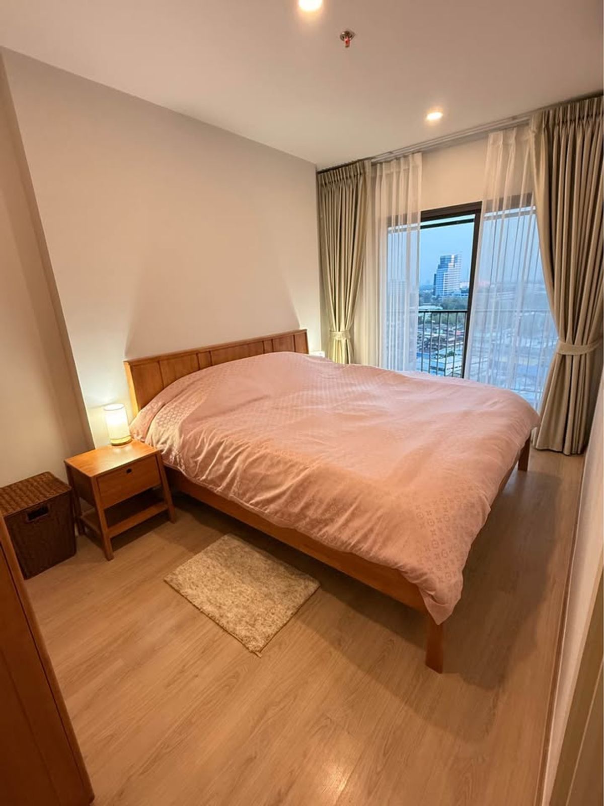 ให้เช่าคอนโดคลองเตย กล้วยน้ำไท : Condo for Rent : Life Rama 4-Asoke( MRT Queen Sirikit National Convention Centre) (Rt-01)