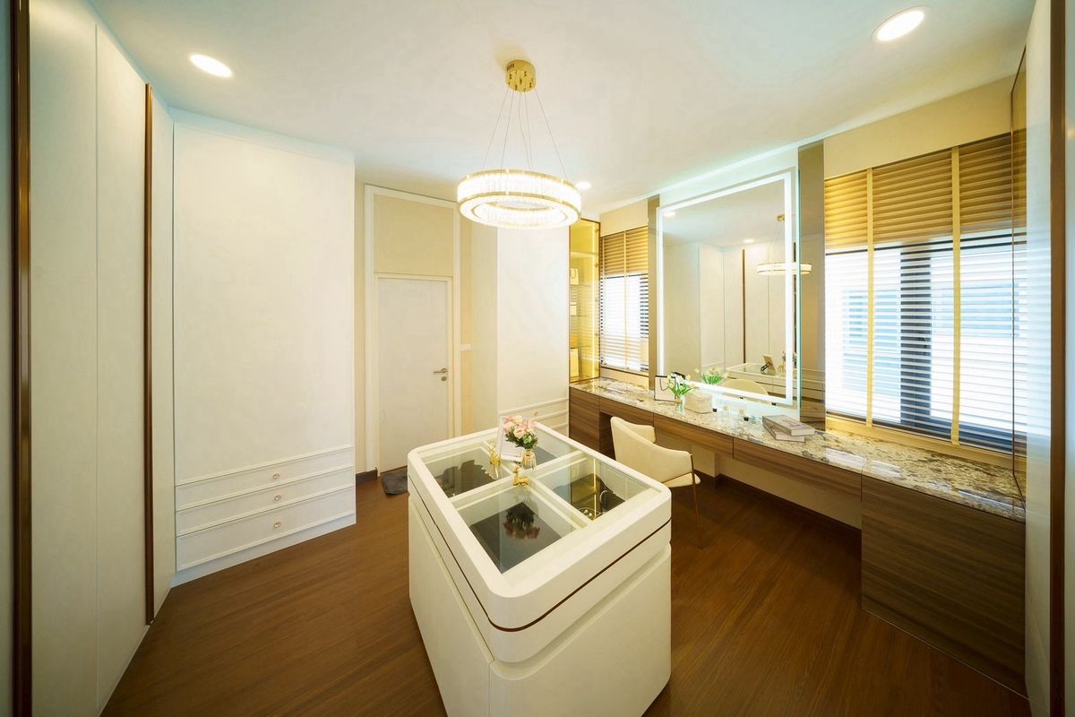 ขายบ้านบางนา แบริ่ง ลาซาล : 🏡✨ One & Only Luxury Pool Villa in The City Bangna ✨🏡