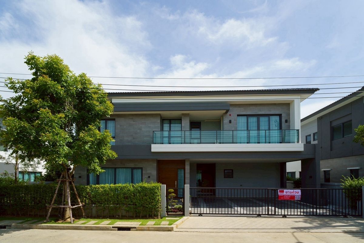 ขายบ้านบางนา แบริ่ง ลาซาล : 🏡✨ One & Only Luxury Pool Villa in The City Bangna ✨🏡