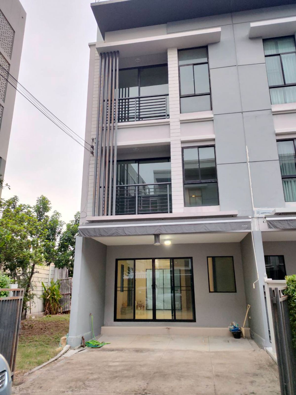 ขายทาวน์โฮมรัตนาธิเบศร์ สนามบินน้ำ พระนั่งเกล้า : บ้านกลางเมือง รัตนาธิเบศร์ / 3 ห้องนอน (ขาย), Baan Klang Mueng Rattanatibet / 3 Bedrooms (FOR SALE) GOLF144