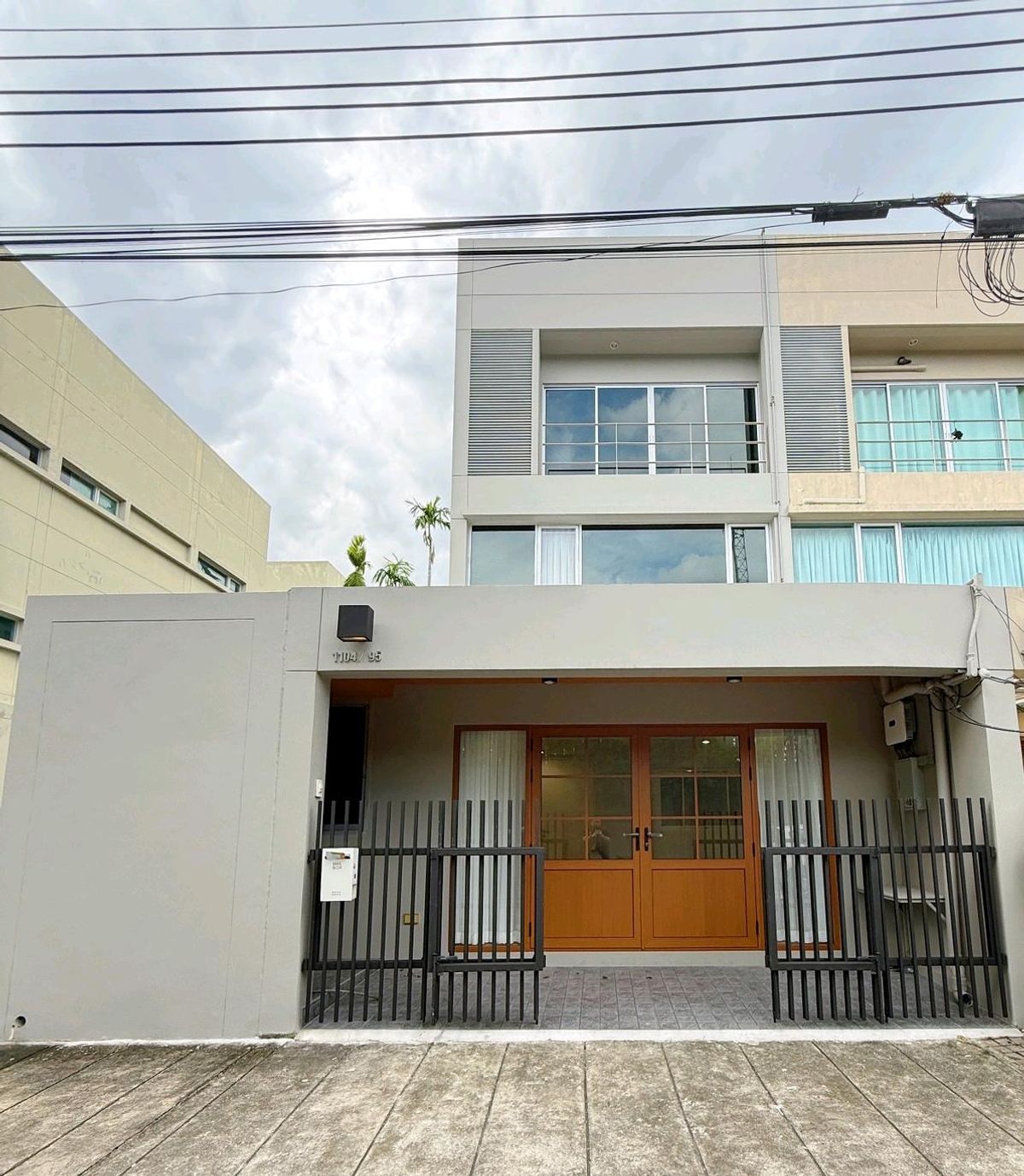 For RentTownhomePattanakan, Srinakarin : 3 -storey townhome for rent, Nanable Cube, Noble Cube Pattanakarn 
 📌 Suitable for living or doing home offices.