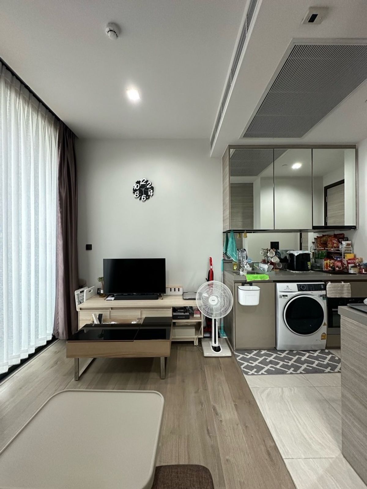 For RentCondoLadprao, Central Ladprao : Corner Room, Nice View, Good Layout Not in the Afternoon Sun