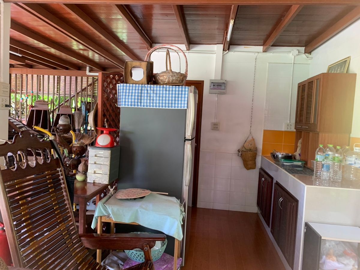 ขายบ้านสมุทรสงคราม : ขายบ้านสวนบางคนที (บ้านพิริยาภรณ์) อ.บางคนที จังหวัดสมุทรสงคราม ทำเลใกล้กรุงเทพ  พื้นที่ใหญ่มาก บรรยากาศ เงียบสงบ ปลอดภัย น่าอยู่ เพื่อนบ้านน่ารัก 