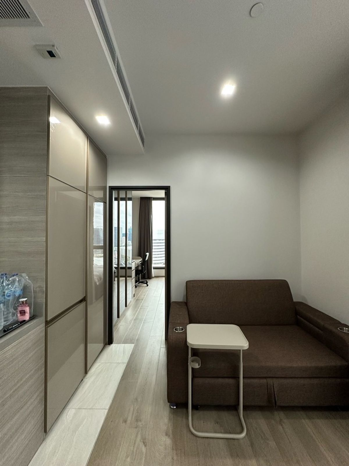 For RentCondoLadprao, Central Ladprao : Corner Room, Nice View, Good Layout Not in the Afternoon Sun