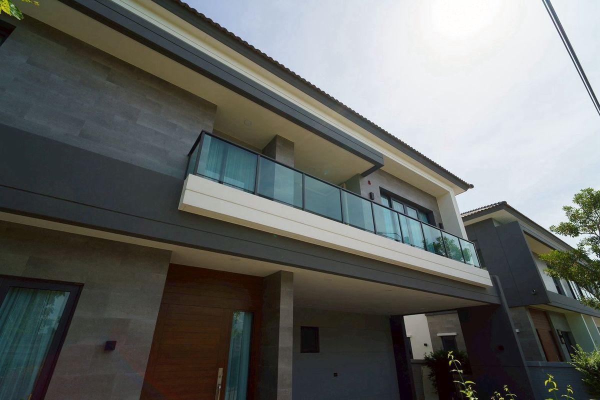 ขายบ้านบางนา แบริ่ง ลาซาล : 🏡✨ One & Only Luxury Pool Villa in The City Bangna ✨🏡