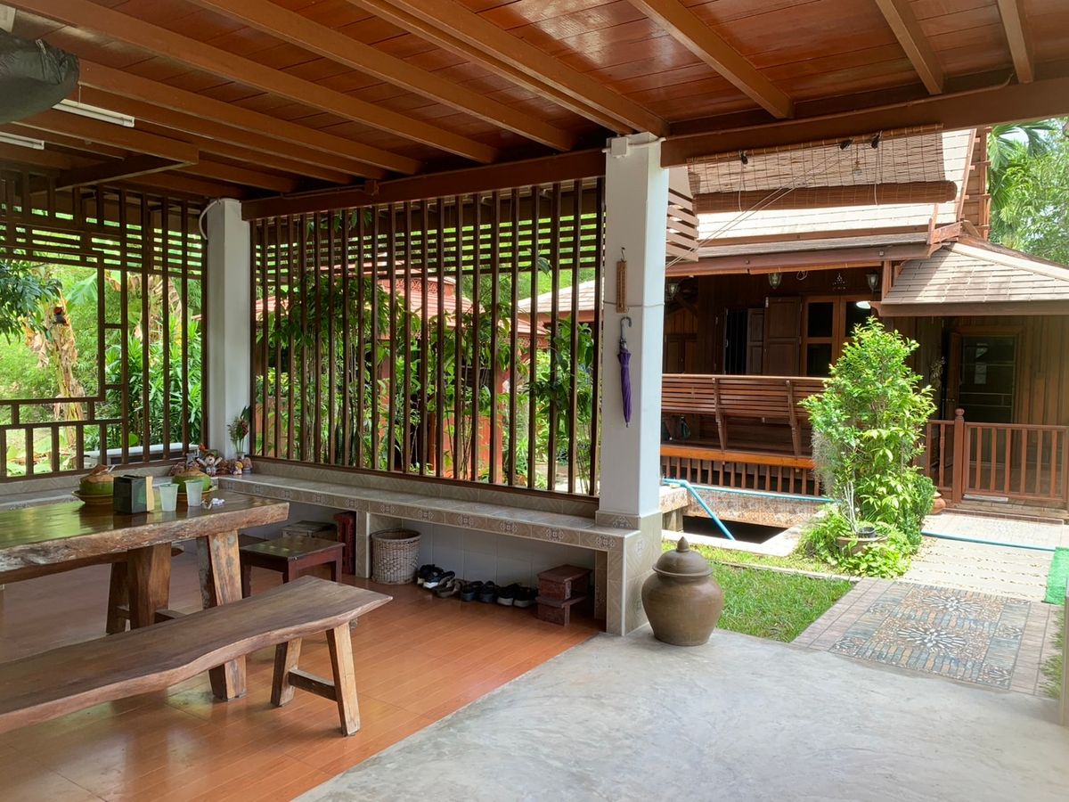 ขายบ้านสมุทรสงคราม : ขายบ้านสวนบางคนที (บ้านพิริยาภรณ์) อ.บางคนที จังหวัดสมุทรสงคราม ทำเลใกล้กรุงเทพ  พื้นที่ใหญ่มาก บรรยากาศ เงียบสงบ ปลอดภัย น่าอยู่ เพื่อนบ้านน่ารัก 