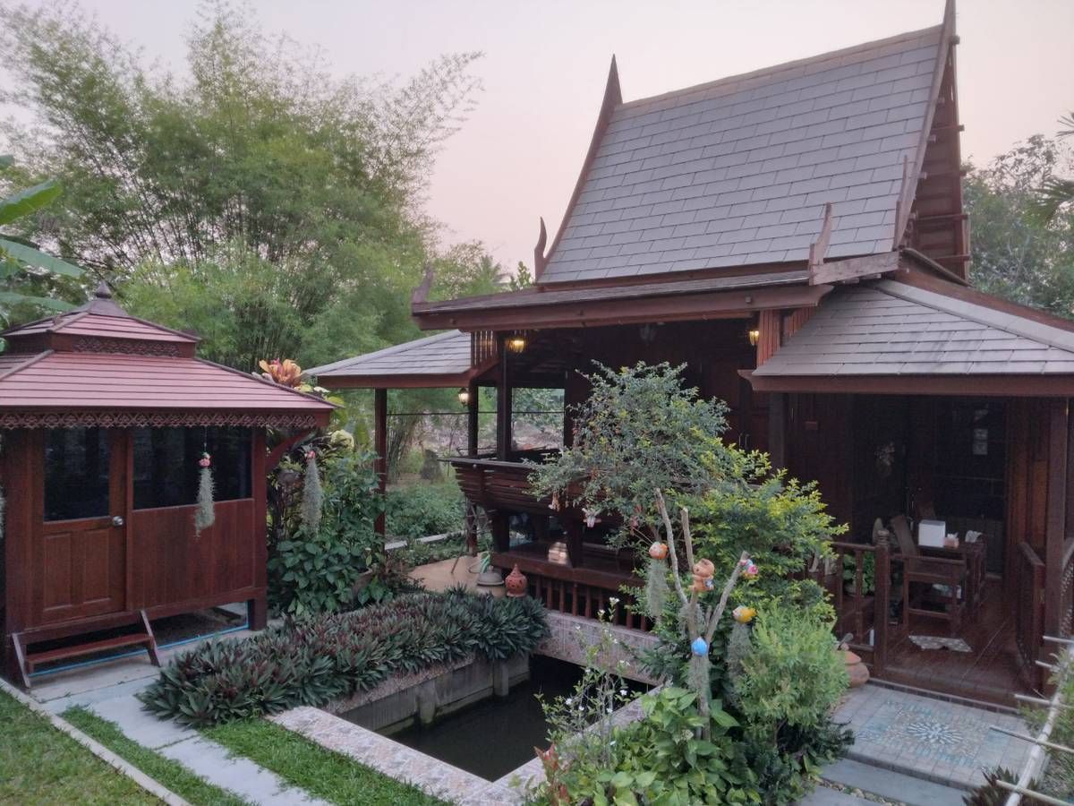 ขายบ้านสมุทรสงคราม : ขายบ้านสวนบางคนที (บ้านพิริยาภรณ์) อ.บางคนที จังหวัดสมุทรสงคราม ทำเลใกล้กรุงเทพ  พื้นที่ใหญ่มาก บรรยากาศ เงียบสงบ ปลอดภัย น่าอยู่ เพื่อนบ้านน่ารัก 