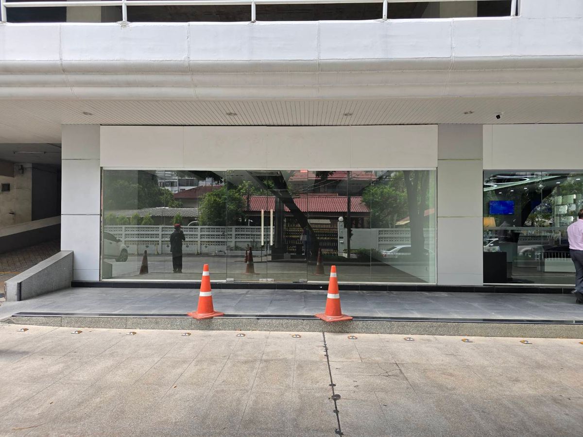 For RentShowroomSukhumvit, Asoke, Thonglor : Prime Asoke Ground Floor / Outstanding area in the heart of Asoke