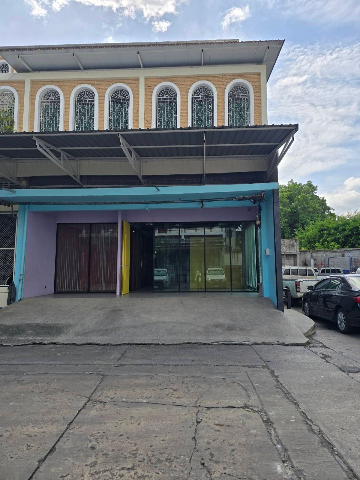 For RentOfficeSukhumvit, Asoke, Thonglor : For rent, office, private office, Sam car, used as a status, photography, located at Sukhumvit 71, Khlong Tan Watthana, Soi Pridi Phanomyong 44