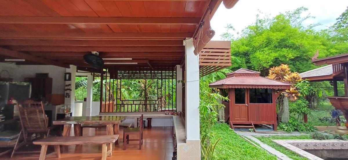 ขายบ้านสมุทรสงคราม : ขายบ้านสวนบางคนที (บ้านพิริยาภรณ์) อ.บางคนที จังหวัดสมุทรสงคราม ทำเลใกล้กรุงเทพ  พื้นที่ใหญ่มาก บรรยากาศ เงียบสงบ ปลอดภัย น่าอยู่ เพื่อนบ้านน่ารัก 