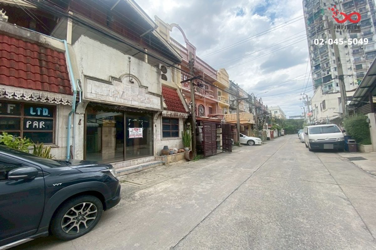 For SaleTownhomeRatchathewi,Phayathai : 3 -story townhouse for sale, 2 booths 34 square wah, near the expressway, Vibhavadi -Sutthisan Road, MRT Sutthisan