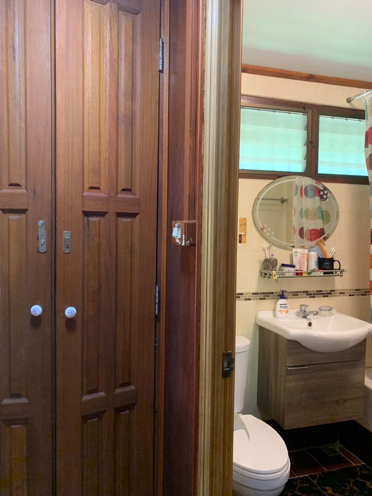 ขายบ้านสมุทรสงคราม : ขายบ้านสวนบางคนที (บ้านพิริยาภรณ์) อ.บางคนที จังหวัดสมุทรสงคราม ทำเลใกล้กรุงเทพ  พื้นที่ใหญ่มาก บรรยากาศ เงียบสงบ ปลอดภัย น่าอยู่ เพื่อนบ้านน่ารัก 