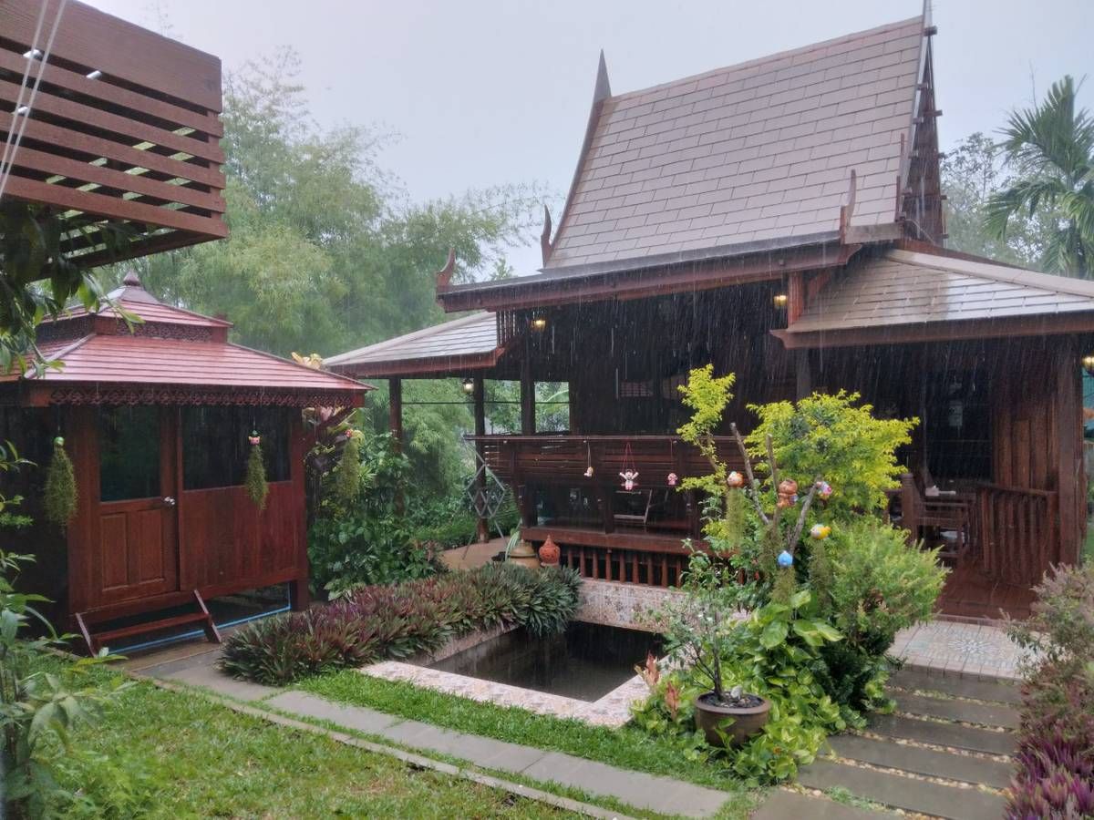 ขายบ้านสมุทรสงคราม : ขายบ้านสวนบางคนที (บ้านพิริยาภรณ์) อ.บางคนที จังหวัดสมุทรสงคราม ทำเลใกล้กรุงเทพ  พื้นที่ใหญ่มาก บรรยากาศ เงียบสงบ ปลอดภัย น่าอยู่ เพื่อนบ้านน่ารัก 
