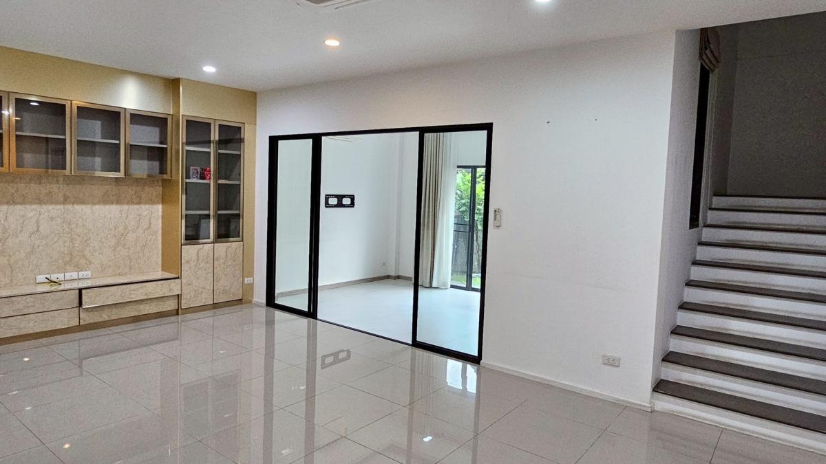 ขายบ้านนวมินทร์ รามอินทรา : 🔥ขายด่วน🔥บ้านเดี่ยว 2 ชั้น โนเบิล เกเบิล วัชรพล เดินทางสะดวกมาก เข้า-ออกได้หลายทาง ใกล้ตลาด มีของกินตลอด 24 ชม.