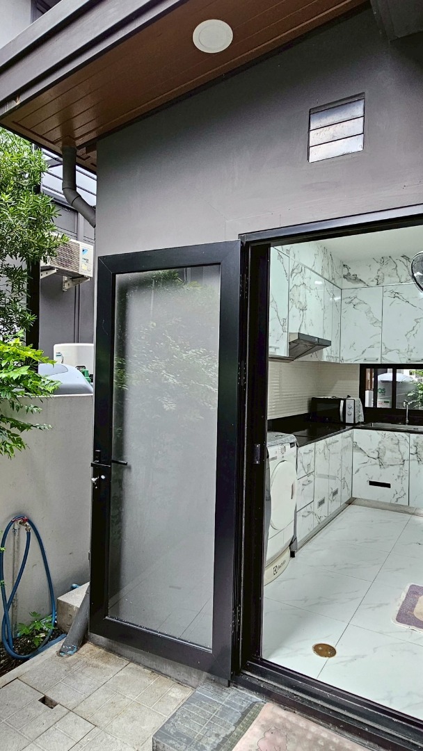 ขายบ้านนวมินทร์ รามอินทรา : 🔥ขายด่วน🔥บ้านเดี่ยว 2 ชั้น โนเบิล เกเบิล วัชรพล เดินทางสะดวกมาก เข้า-ออกได้หลายทาง ใกล้ตลาด มีของกินตลอด 24 ชม.