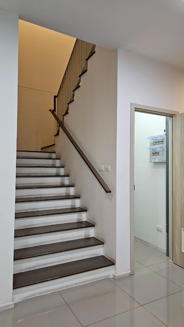 ขายบ้านนวมินทร์ รามอินทรา : 🔥ขายด่วน🔥บ้านเดี่ยว 2 ชั้น โนเบิล เกเบิล วัชรพล เดินทางสะดวกมาก เข้า-ออกได้หลายทาง ใกล้ตลาด มีของกินตลอด 24 ชม.