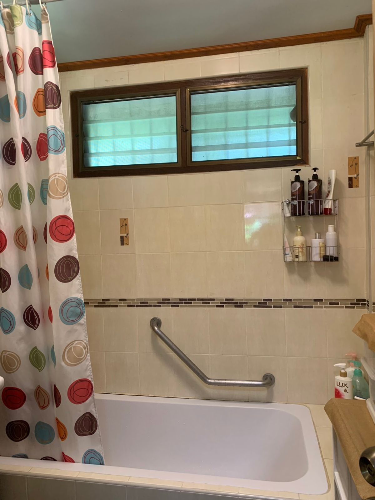 ขายบ้านสมุทรสงคราม : ขายบ้านสวนบางคนที (บ้านพิริยาภรณ์) อ.บางคนที จังหวัดสมุทรสงคราม ทำเลใกล้กรุงเทพ  พื้นที่ใหญ่มาก บรรยากาศ เงียบสงบ ปลอดภัย น่าอยู่ เพื่อนบ้านน่ารัก 