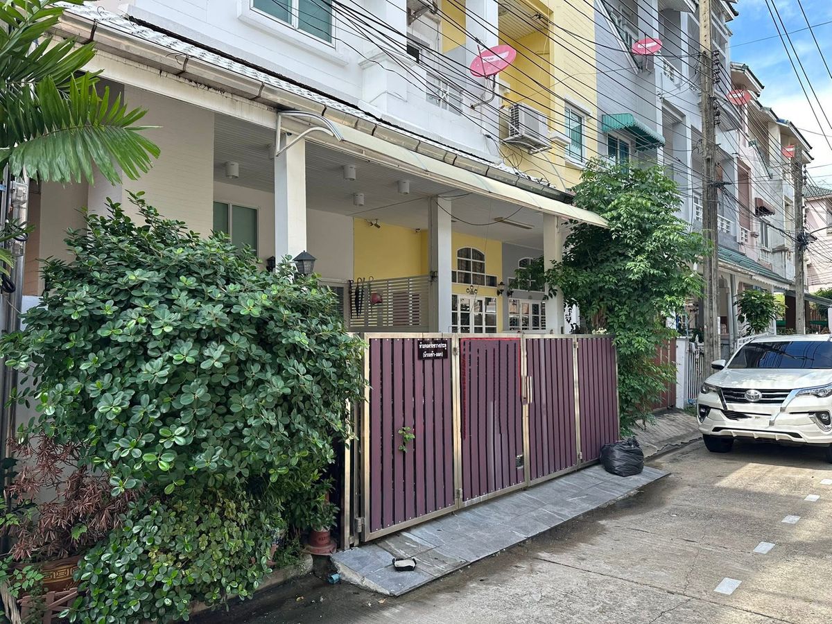 ให้เช่าทาวน์โฮมโชคชัย4 ลาดพร้าว71 : #หมู่บ้านดารา ให้เช่าทาวน์โฮม หมู่บ้านเกตุนุติเชอมีเน่​ ลาดพร้าว87​ หลังใหญ่ ตรงข้าม Central Eastville
