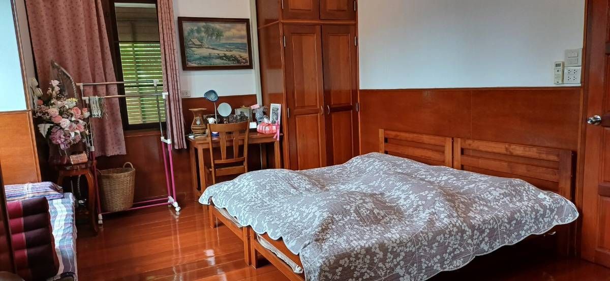 ขายบ้านสมุทรสงคราม : ขายบ้านสวนบางคนที (บ้านพิริยาภรณ์) อ.บางคนที จังหวัดสมุทรสงคราม ทำเลใกล้กรุงเทพ  พื้นที่ใหญ่มาก บรรยากาศ เงียบสงบ ปลอดภัย น่าอยู่ เพื่อนบ้านน่ารัก 