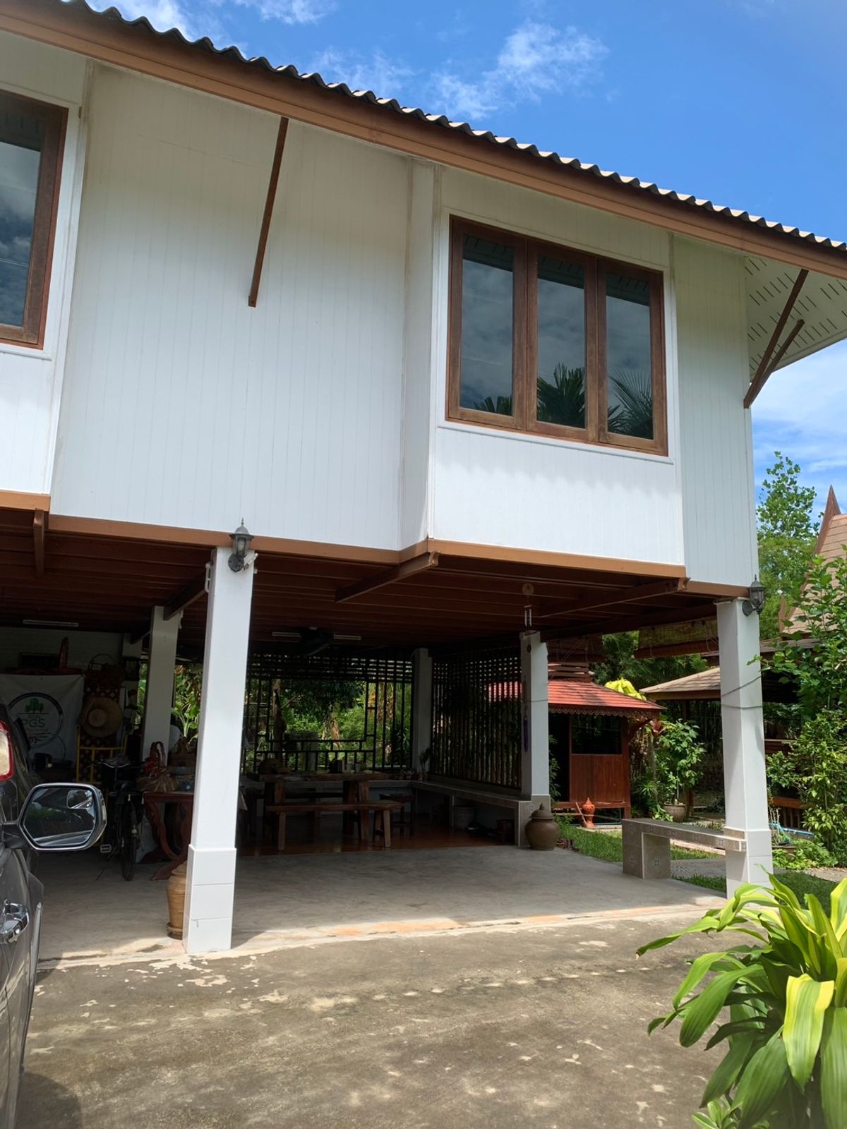 ขายบ้านสมุทรสงคราม : ขายบ้านสวนบางคนที (บ้านพิริยาภรณ์) อ.บางคนที จังหวัดสมุทรสงคราม ทำเลใกล้กรุงเทพ  พื้นที่ใหญ่มาก บรรยากาศ เงียบสงบ ปลอดภัย น่าอยู่ เพื่อนบ้านน่ารัก 