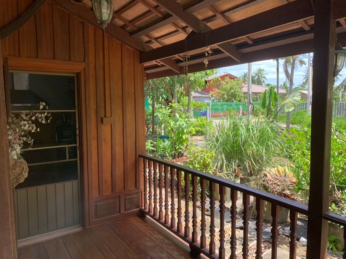 ขายบ้านสมุทรสงคราม : ขายบ้านสวนบางคนที (บ้านพิริยาภรณ์) อ.บางคนที จังหวัดสมุทรสงคราม ทำเลใกล้กรุงเทพ  พื้นที่ใหญ่มาก บรรยากาศ เงียบสงบ ปลอดภัย น่าอยู่ เพื่อนบ้านน่ารัก 