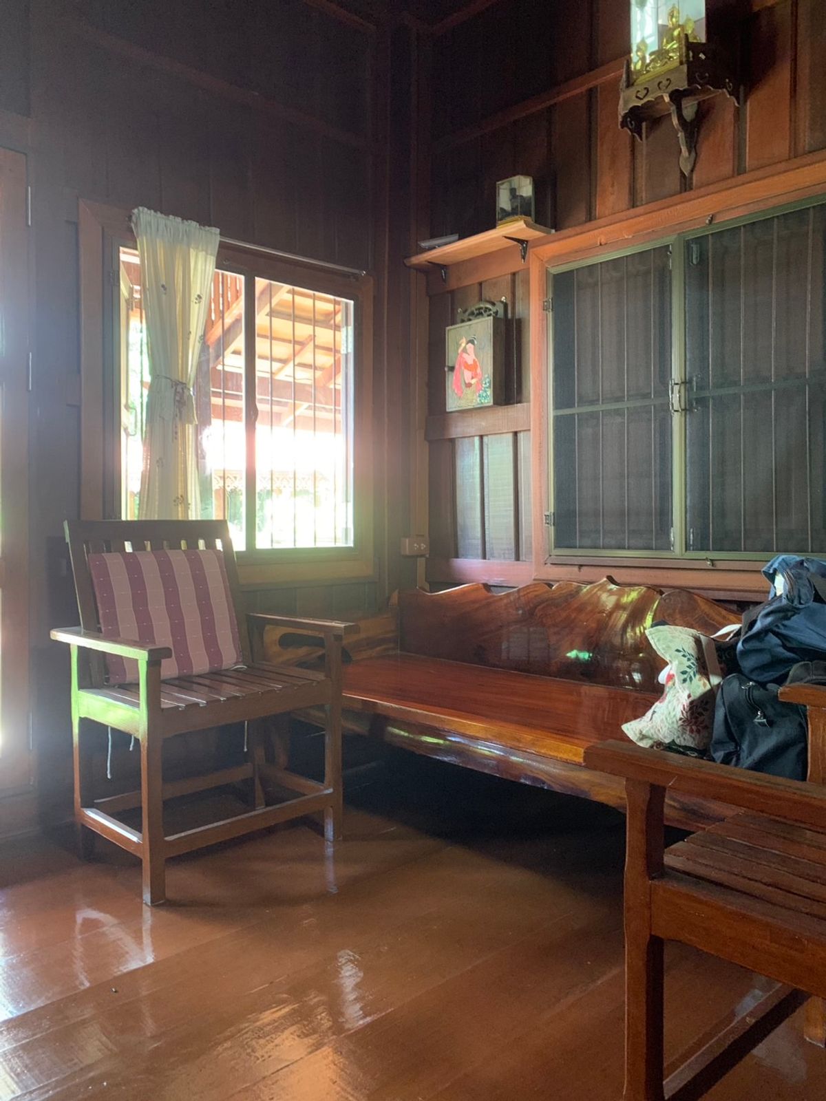 ขายบ้านสมุทรสงคราม : ขายบ้านสวนบางคนที (บ้านพิริยาภรณ์) อ.บางคนที จังหวัดสมุทรสงคราม ทำเลใกล้กรุงเทพ  พื้นที่ใหญ่มาก บรรยากาศ เงียบสงบ ปลอดภัย น่าอยู่ เพื่อนบ้านน่ารัก 