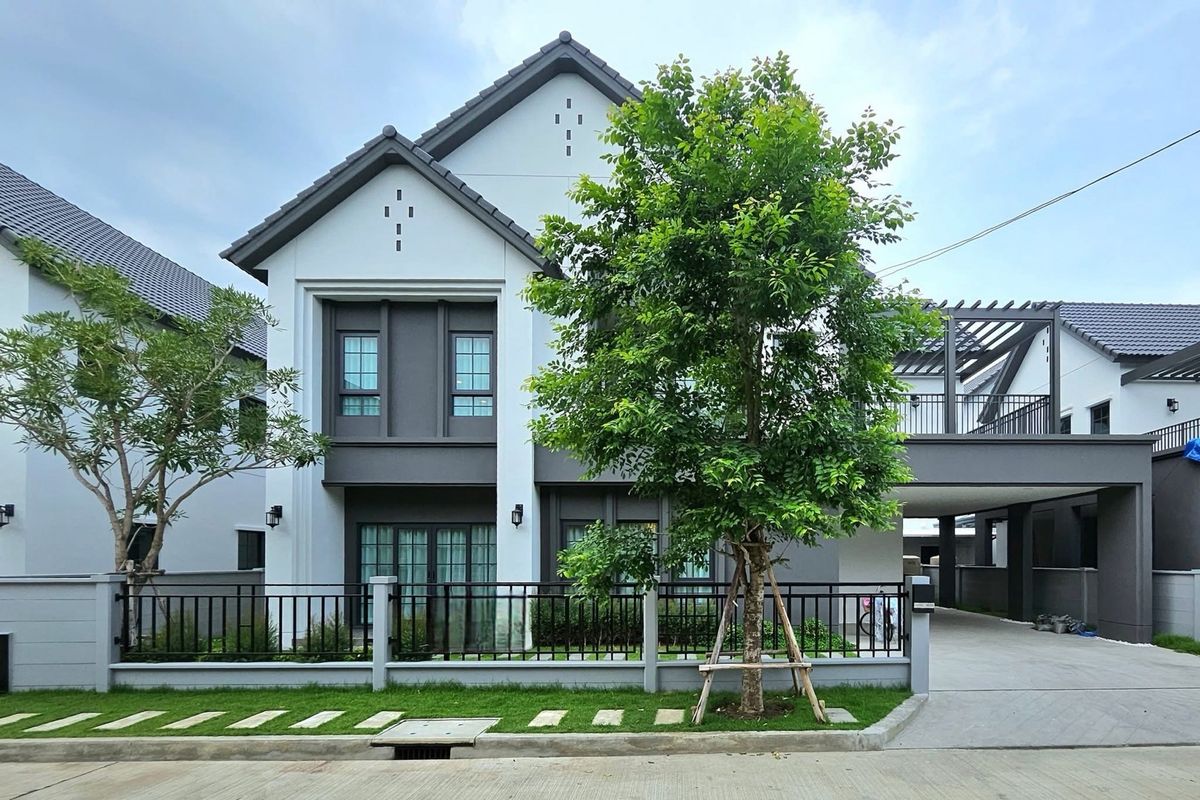 ให้เช่าบ้านบางนา แบริ่ง ลาซาล : ให้เช่าบ้านหรู Centro Bangna (โครงการใหม่) – 4 ห้องนอน + 1 ห้องแม่บ้าน, 5 ห้องน้ำ ในย่านบางนา
