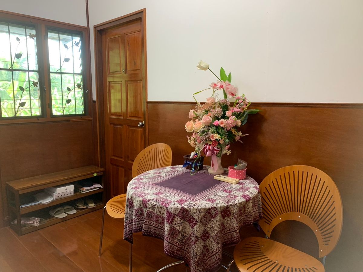 ขายบ้านสมุทรสงคราม : ขายบ้านสวนบางคนที (บ้านพิริยาภรณ์) อ.บางคนที จังหวัดสมุทรสงคราม ทำเลใกล้กรุงเทพ  พื้นที่ใหญ่มาก บรรยากาศ เงียบสงบ ปลอดภัย น่าอยู่ เพื่อนบ้านน่ารัก 