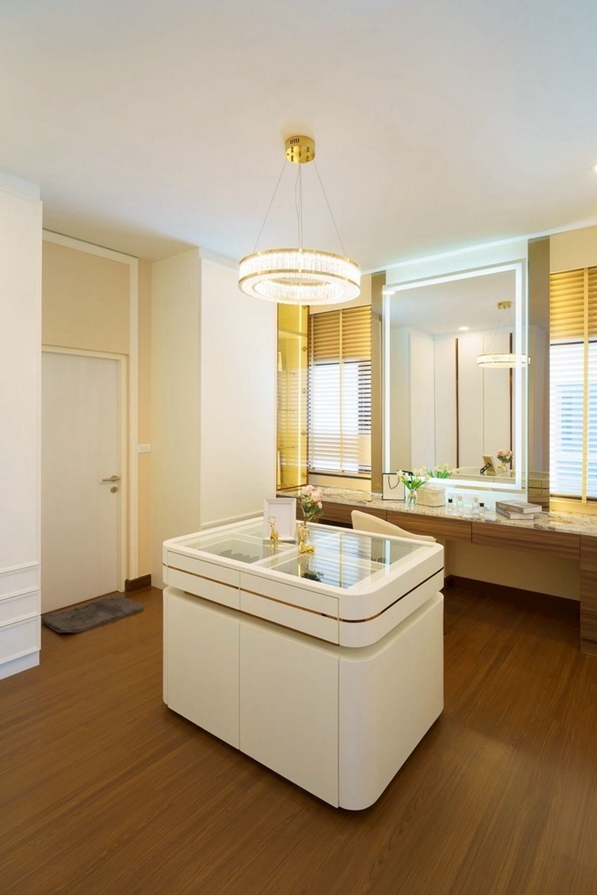 ขายบ้านบางนา แบริ่ง ลาซาล : 🏡✨ One & Only Luxury Pool Villa in The City Bangna ✨🏡