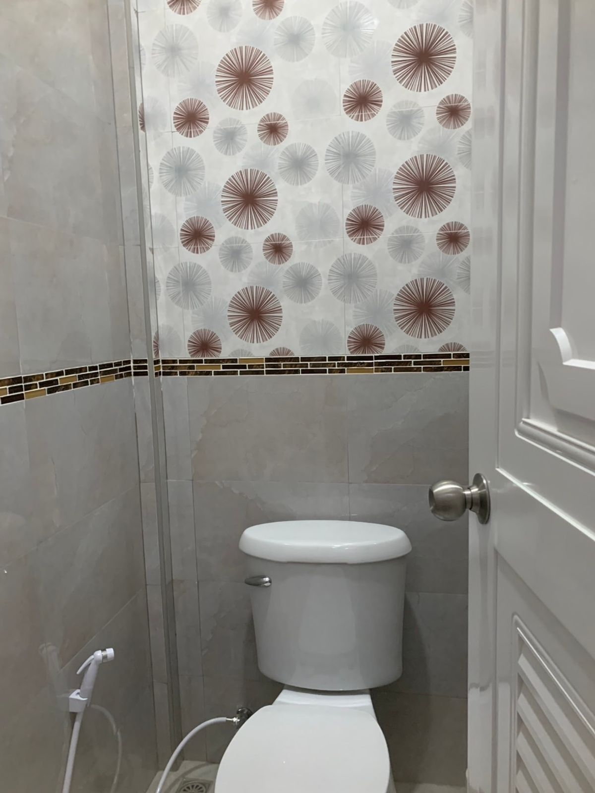 ขายบ้านสมุทรสงคราม : ขายบ้านสวนบางคนที (บ้านพิริยาภรณ์) อ.บางคนที จังหวัดสมุทรสงคราม ทำเลใกล้กรุงเทพ  พื้นที่ใหญ่มาก บรรยากาศ เงียบสงบ ปลอดภัย น่าอยู่ เพื่อนบ้านน่ารัก 