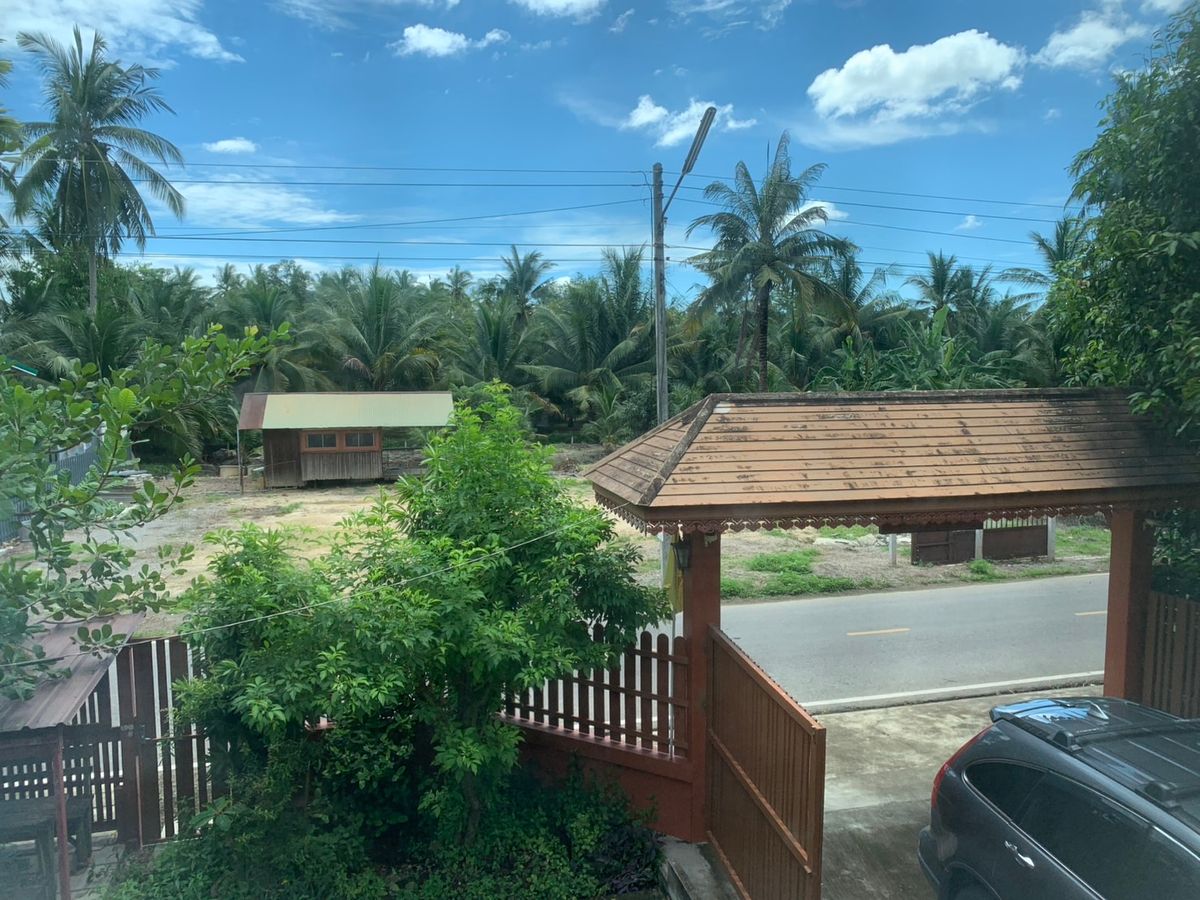 ขายบ้านสมุทรสงคราม : ขายบ้านสวนบางคนที (บ้านพิริยาภรณ์) อ.บางคนที จังหวัดสมุทรสงคราม ทำเลใกล้กรุงเทพ  พื้นที่ใหญ่มาก บรรยากาศ เงียบสงบ ปลอดภัย น่าอยู่ เพื่อนบ้านน่ารัก 