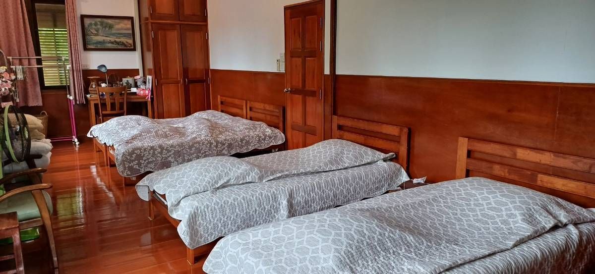 ขายบ้านสมุทรสงคราม : ขายบ้านสวนบางคนที (บ้านพิริยาภรณ์) อ.บางคนที จังหวัดสมุทรสงคราม ทำเลใกล้กรุงเทพ  พื้นที่ใหญ่มาก บรรยากาศ เงียบสงบ ปลอดภัย น่าอยู่ เพื่อนบ้านน่ารัก 